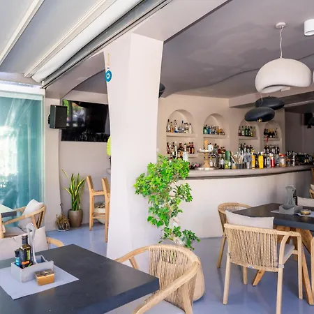 Zen & Perissa (Santorini)