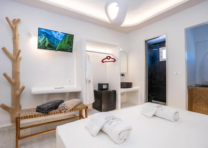 Zen & Hotel Perissa (Santorini)