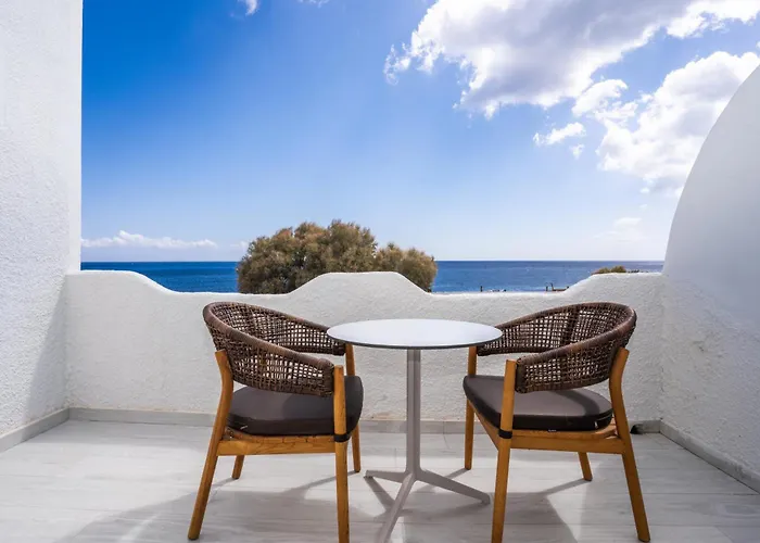 Zen & Hotel Perissa (Santorini)