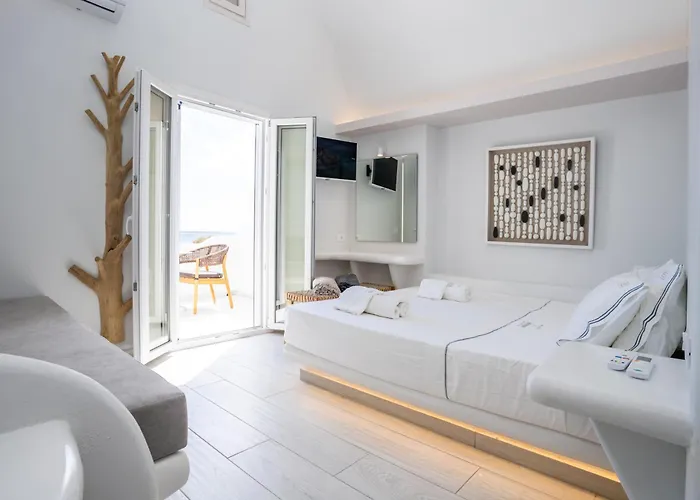 Zen & 5* Perissa (Santorini)