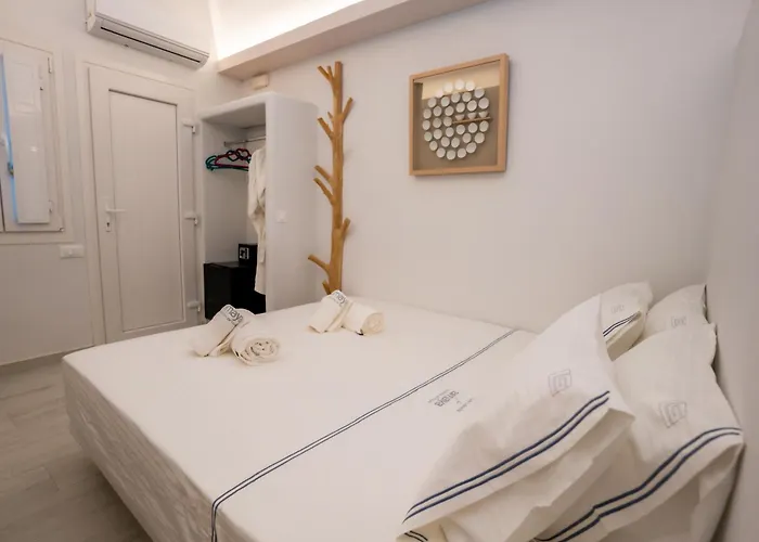Zen & 5* Perissa (Santorini)