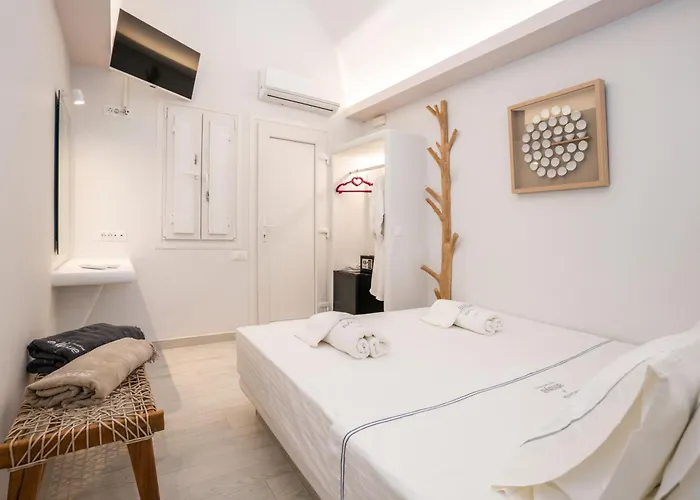 Hotel Zen & Perissa (Santorini)