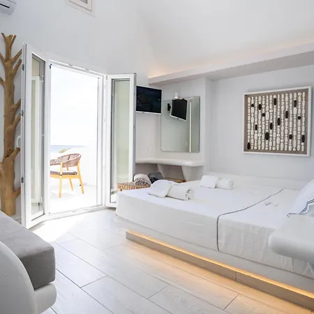 Zen & 5* Perissa (Santorini)