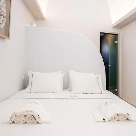 Zen & 5* Perissa (Santorini)