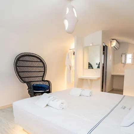 Zen & Hotel Perissa (Santorini)